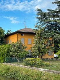 Casa singola con 2 appartamenti