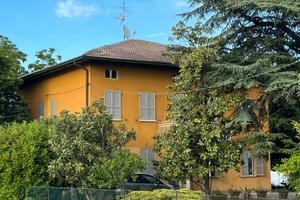 Casa singola con 2 appartamenti
