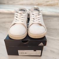 Le scarpe di mio figlio adidas advantage k