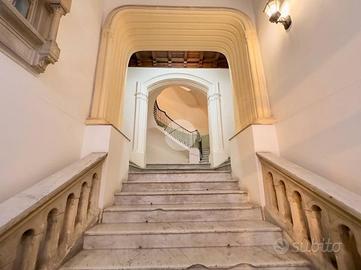 4 LOCALI A NAPOLI