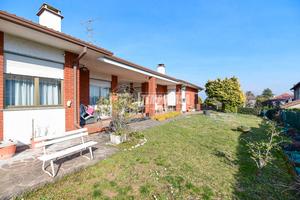 VILLA INDIPENDENTE LIBERA SU 4 LATI!!!