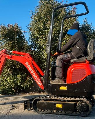 E213 Mini escavatore Neuson 10 q carro allargabile
