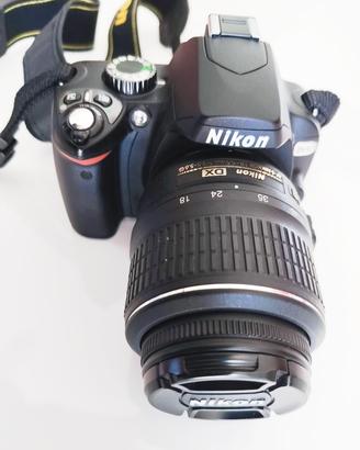 Fotocamera reflex digitale Nikon 