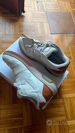 Sneaker Off-White Out Of Office
