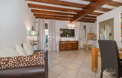 Ingresso indipendente con giardino