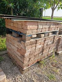 300 mattoni 26 x 13 spessore 7 cm puliti.