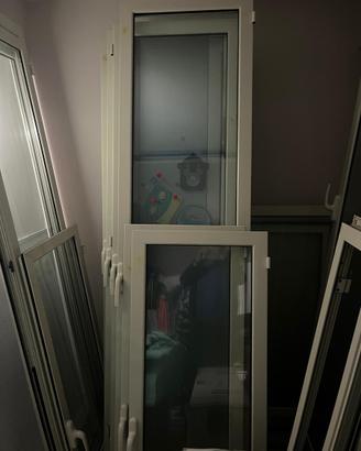 Infissi in alluminio bianco con vetrocamera