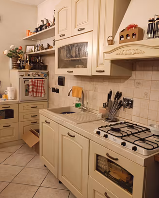 Cucina completa in stile classico/rustico c