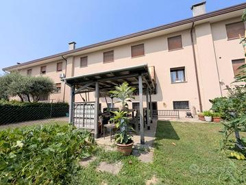 VILLA A SCHIERA CENTRALE A SCORZÈ