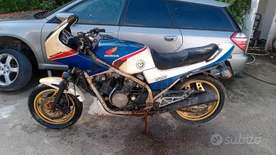 Honda VF750F