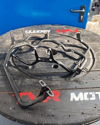 Staffa inferiore per valigie BMW F 800 / 700 GS