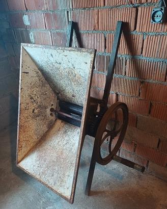 Pressa uva per torchio