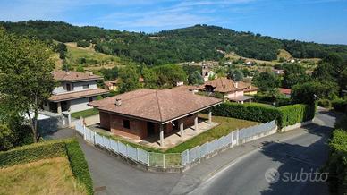 Villa di 450 m² con 5 locali e box auto doppio a S