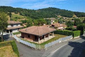 Villa di 450 m² con 5 locali e box auto doppio a S