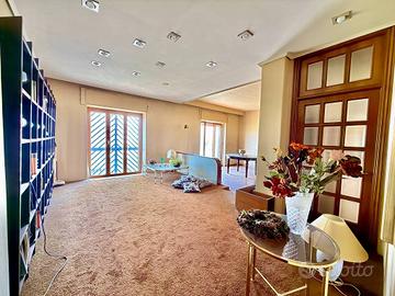 6 Vani+Garage (Via Novaluce - MURI ANTICHI)