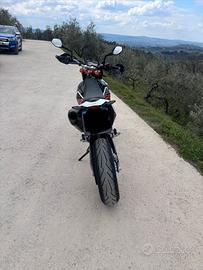 Motard 690r