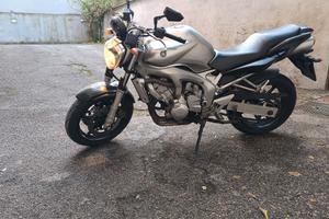 YAMAHA FZ6