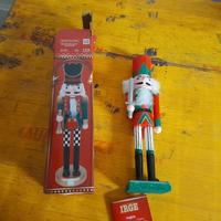 soldatino decorativo in legno