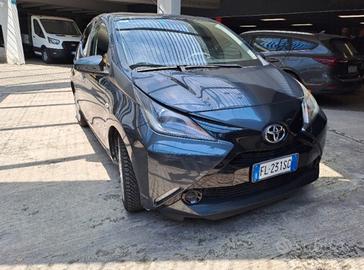 Toyota Aygo 1.0 VVT-i 69 CV 5 porte x-business MMT