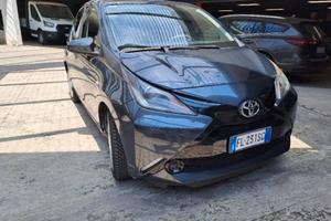 Toyota Aygo 1.0 VVT-i 69 CV 5 porte x-business MMT