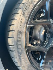 225/40-18Michelin 225/40R18