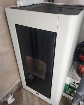 Stufa Idro pellet pari al nuovo