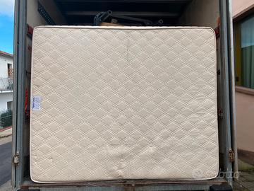 Letto matrimoniale con rete