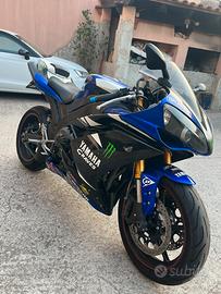 R1 1000