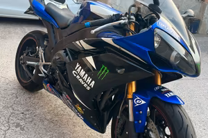 R1 1000