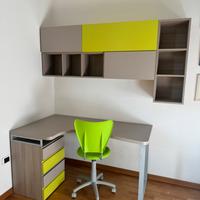 Scrivania e libreria