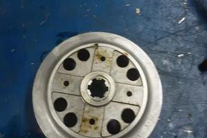 Piatto mozzetto inferiore SUZUKI GZ 250 99/07 USAT