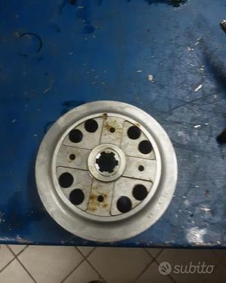 Piatto mozzetto inferiore SUZUKI GZ 250 99/07 USAT