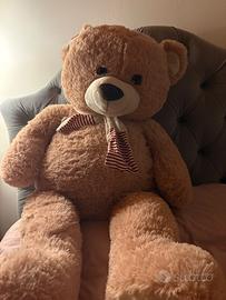 Orsetto gigante di peluche