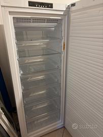 congelatore verticale whirlpool