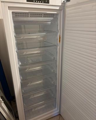 congelatore verticale whirlpool