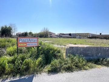 TERRENO IN PARTE ASFALTATO QUALE PARCHEGGIO ED IN