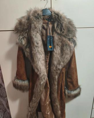 Cappotto con pelliccia sintetica e  cintura 