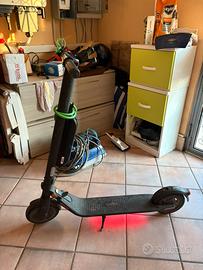 Monopattino elettrico ninebot e45e by segway