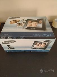 cornice digitale SAMSUNG SPF-75H