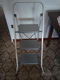 Scaletta Pieghevole a 3 Gradini In Acciaio (NUOVO)