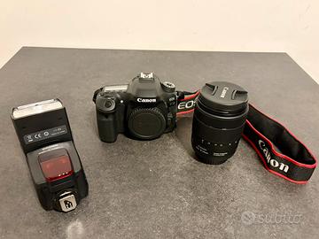 Canon EOS 80D + Lente 18-135mm + flash + accessori