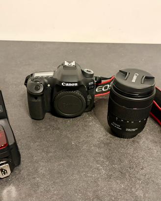 Canon EOS 80D + Lente 18-135mm + flash + accessori