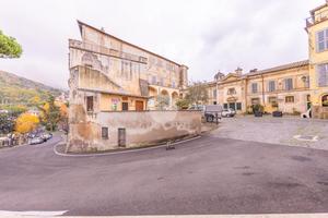 3 LOCALI A POLI