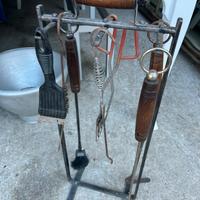 Attrezzi per cucina camino