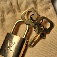 Lucchetto Louis Vuitton ottone nuovo con chiavi