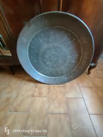 piatto anico  in ottone lavorato