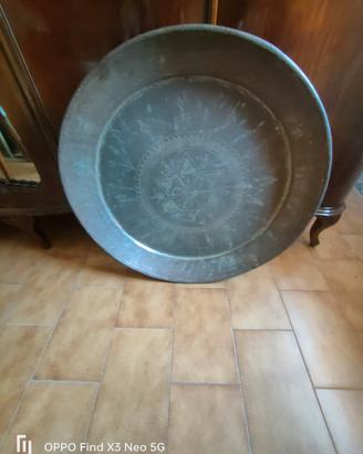 piatto anico  in ottone lavorato