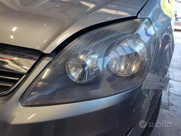 Proiettore sinistro OPEL ZAFIRA del 2010