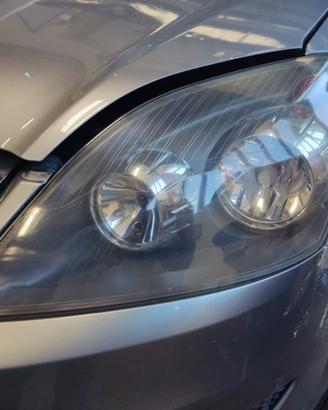 Proiettore sinistro OPEL ZAFIRA del 2010