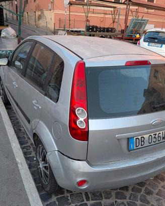 Ford Fiesta Grigia 1.4 TDCi diesel